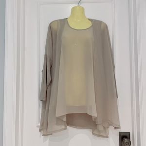 Clearance 💯NWOT** Set 2 piece Separated top and light jacket